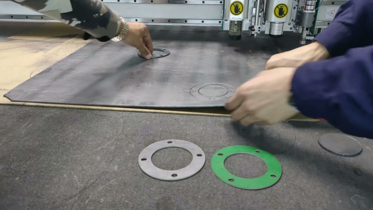 帶氣動刀的自動數(shù)控墊片切割機(jī) 帶氣動刀的自動數(shù)控墊片切割機(jī)